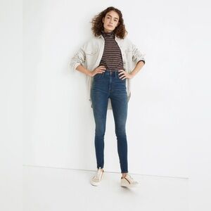 10" High-Rise Roadtripper Supersoft Jeans in Playford Wash size 27